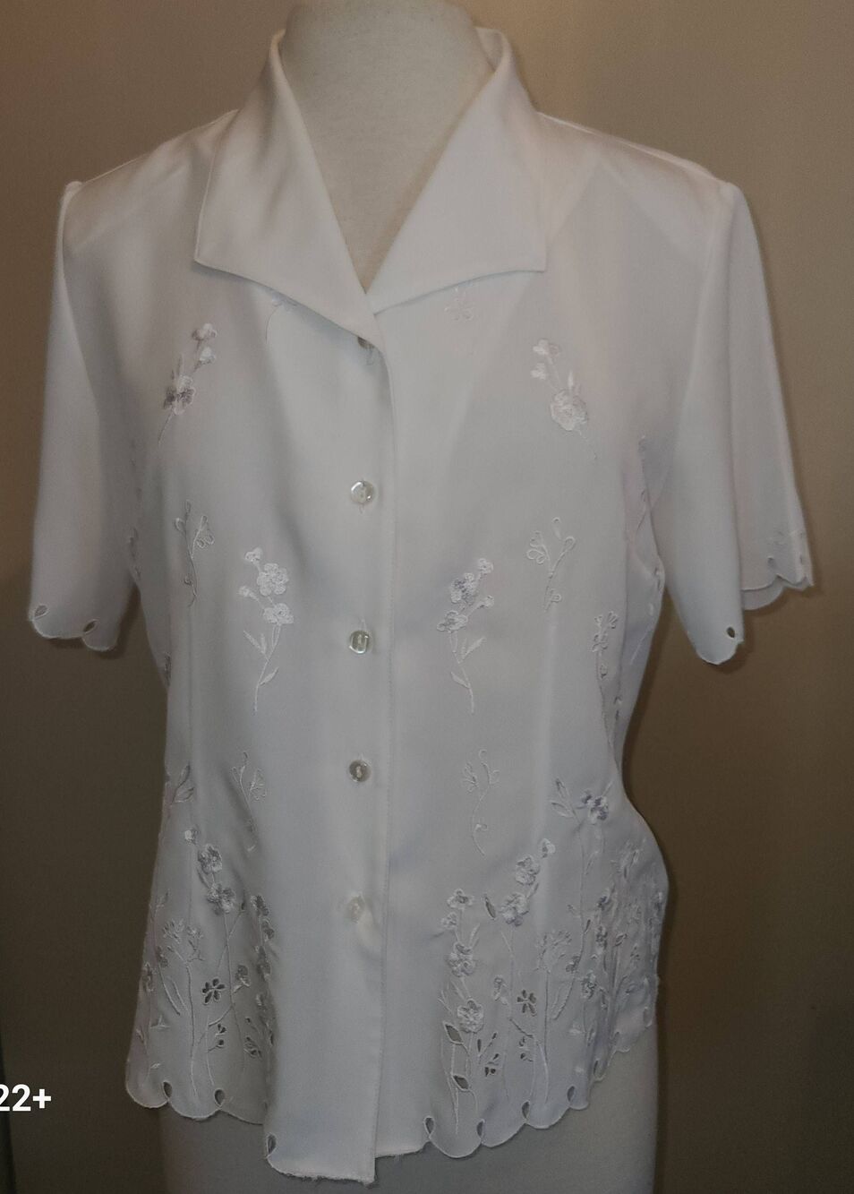 U62 Joanna white button up blouse w beautiful white floral embroidery